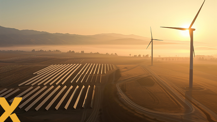 Zonnepanelenveld en windturbines in een landelijk landschap bij zonsopkomst, symbool voor duurzame energieopwekking.